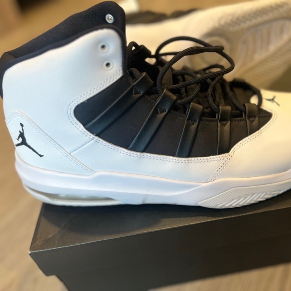 Jordan Max Aura White Black - Picture 2 of 6